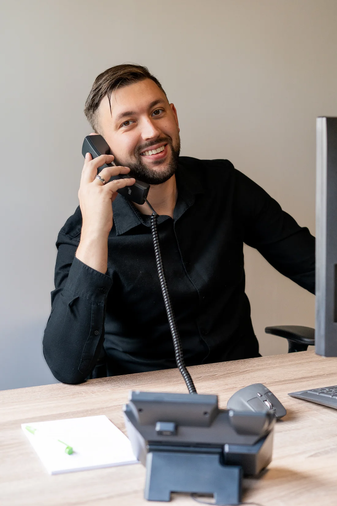Sin-Ergy specialist during a phone call